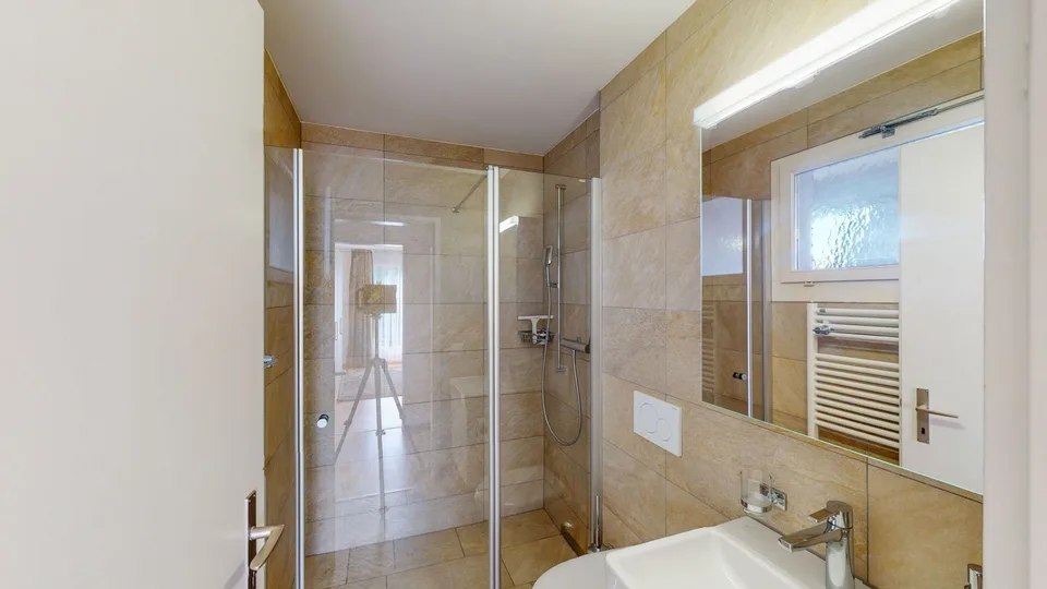 Appartement élégant de 4 pièces meublé avec cheminée et 3 balcons à Zürich Seefeld – photo 9 sur 30