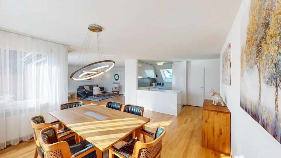 Elegant 4-Room Furnished Apartment with Fireplace and 3 Balconies in Zürich Seefeld