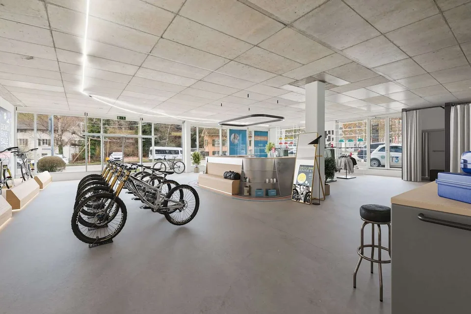 Espace commercial attractif dans un emplacement animé – photo 12 sur 13