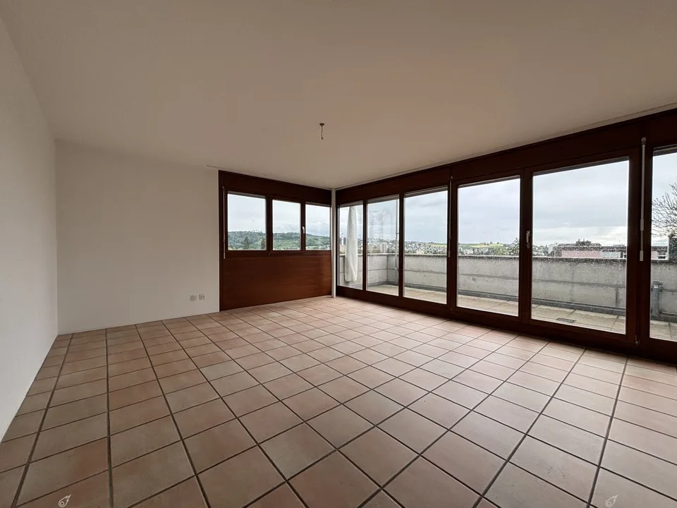 Appartamento di 4.5 locali con balcone e vista panoramica a Biel