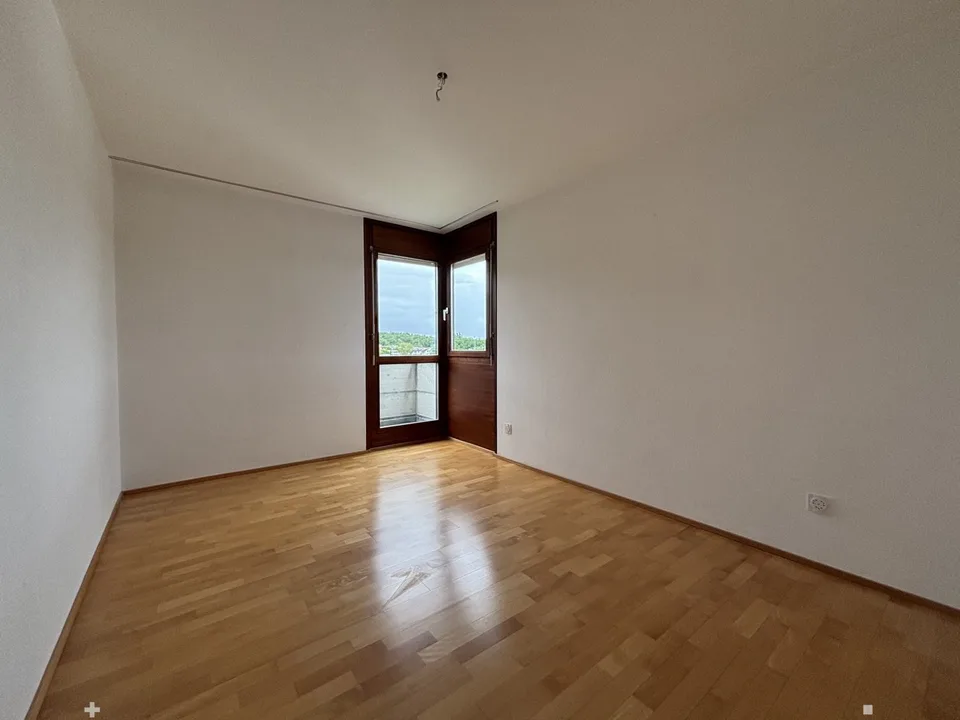 Appartamento di 4.5 locali con balcone e vista panoramica a Biel – foto 7 di 12