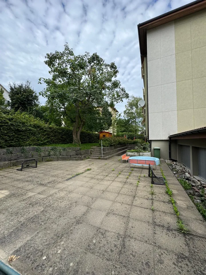 Spazio commerciale con giardino spazioso in affitto