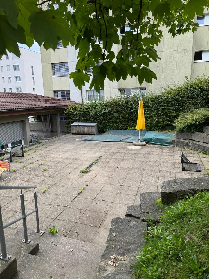 Spazio commerciale con giardino spazioso in affitto