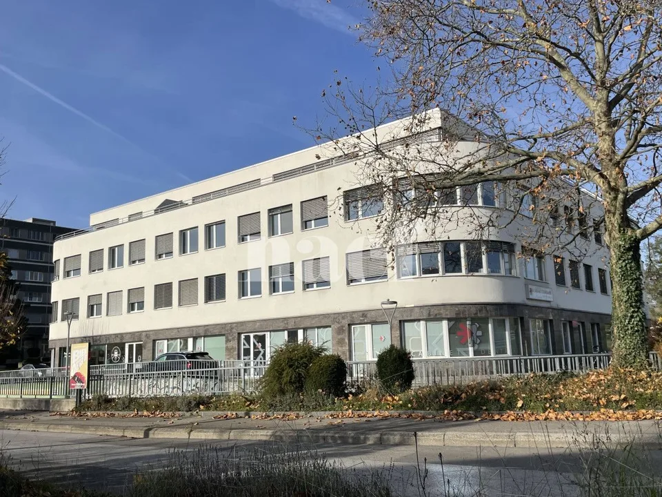 Centre Les Tuillières - Lumineuse surface d'env. 283m2 modulables au 2ème étage d'un immeuble commercial