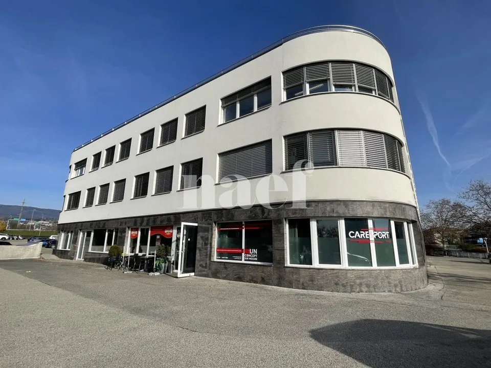 Centro Les Tuillières - Superficie luminosa di ca. 283m2, modulare al 2° piano di un edificio commerciale