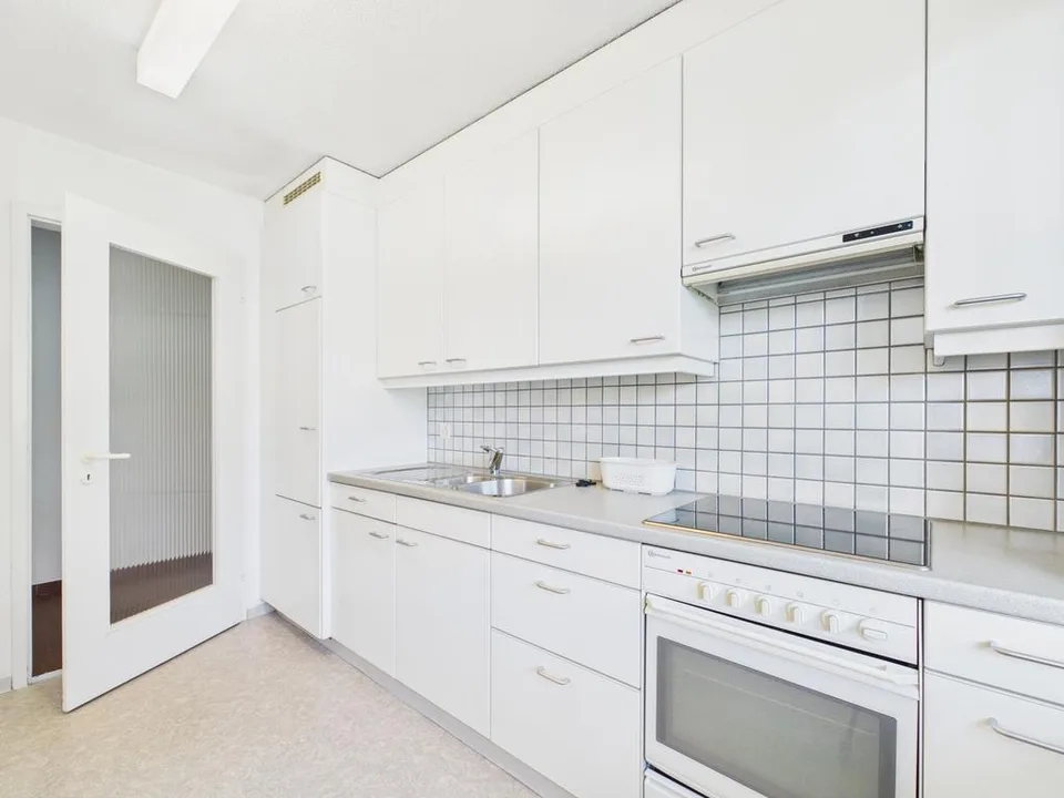 Charmant appartement 2 pièces avec balcon à Zürich-Witikon – photo 6 sur 9