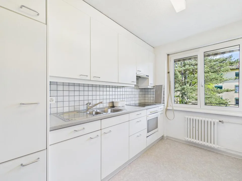 Charmant appartement 2 pièces avec balcon à Zürich-Witikon