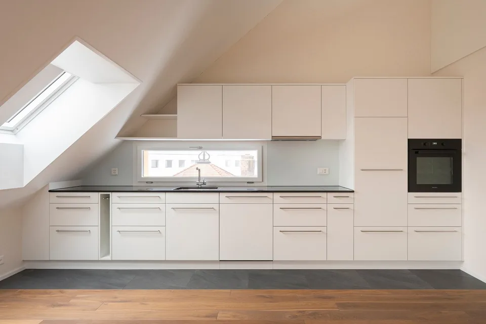 Helle 2.5-Zimmer-Dachwohnung mit Galerie beim Eigerplatz