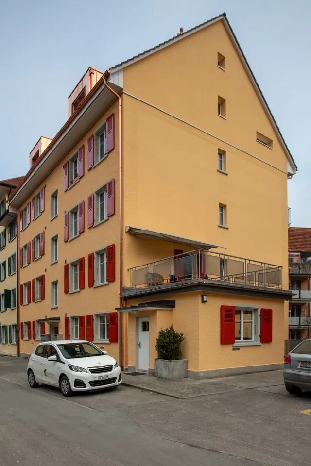 Helle 2.5-Zimmer-Dachwohnung mit Galerie beim Eigerplatz