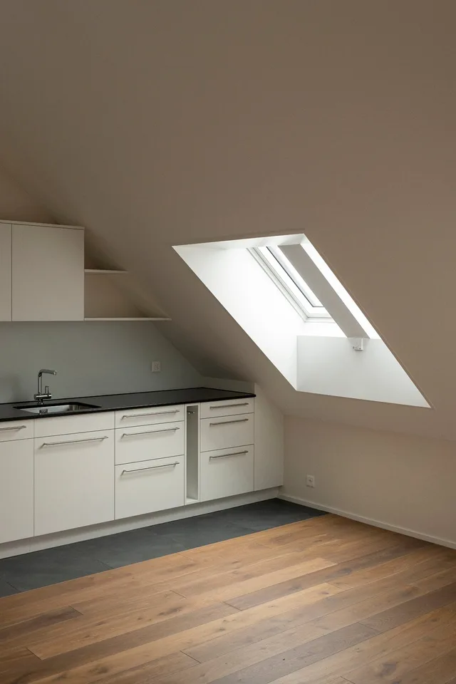 Helle 2.5-Zimmer-Dachwohnung mit Galerie beim Eigerplatz