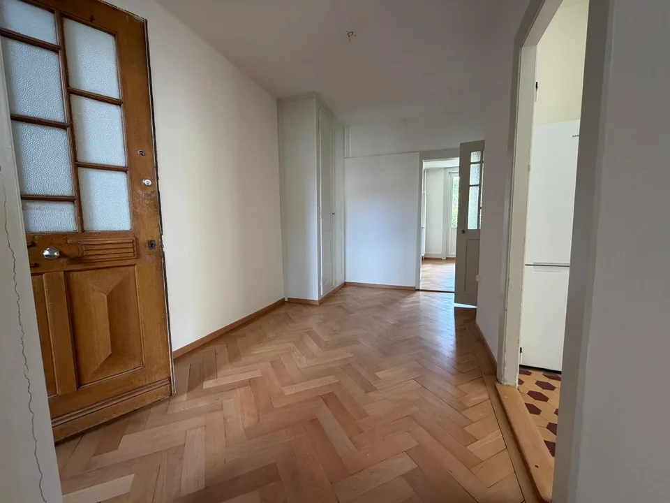 Charmantes 2.5-Zimmer-Wohnung mit Balkon in La Chaux-de-Fonds