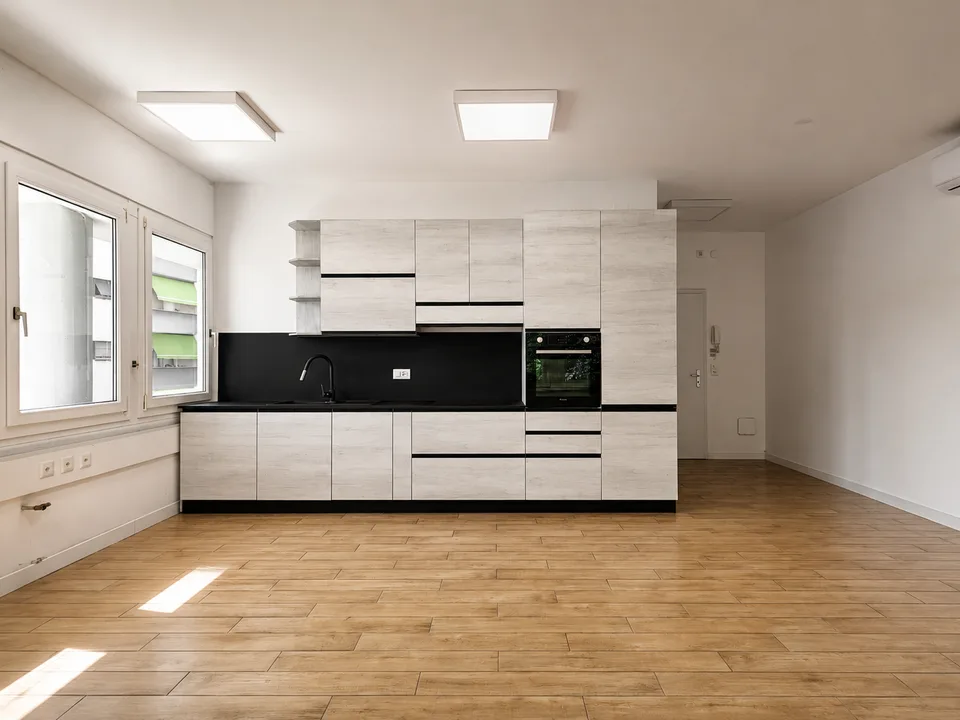 Chiasso: Bureau important à louer avec 5 pièces