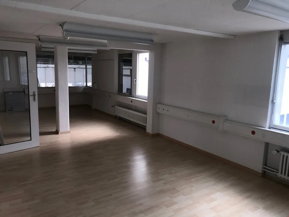 Business Center Lyss - Workshop with Office Space – photo 10 of 11