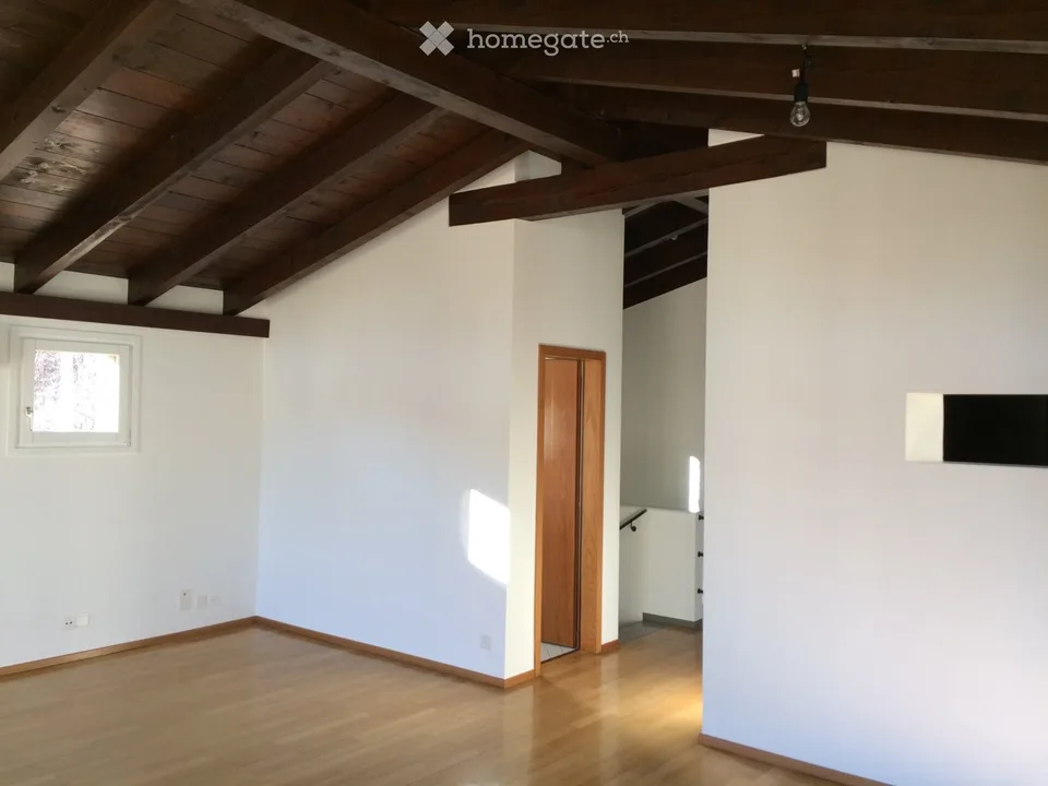 Vezio : maison à louer avec appartement duplex et monolocale