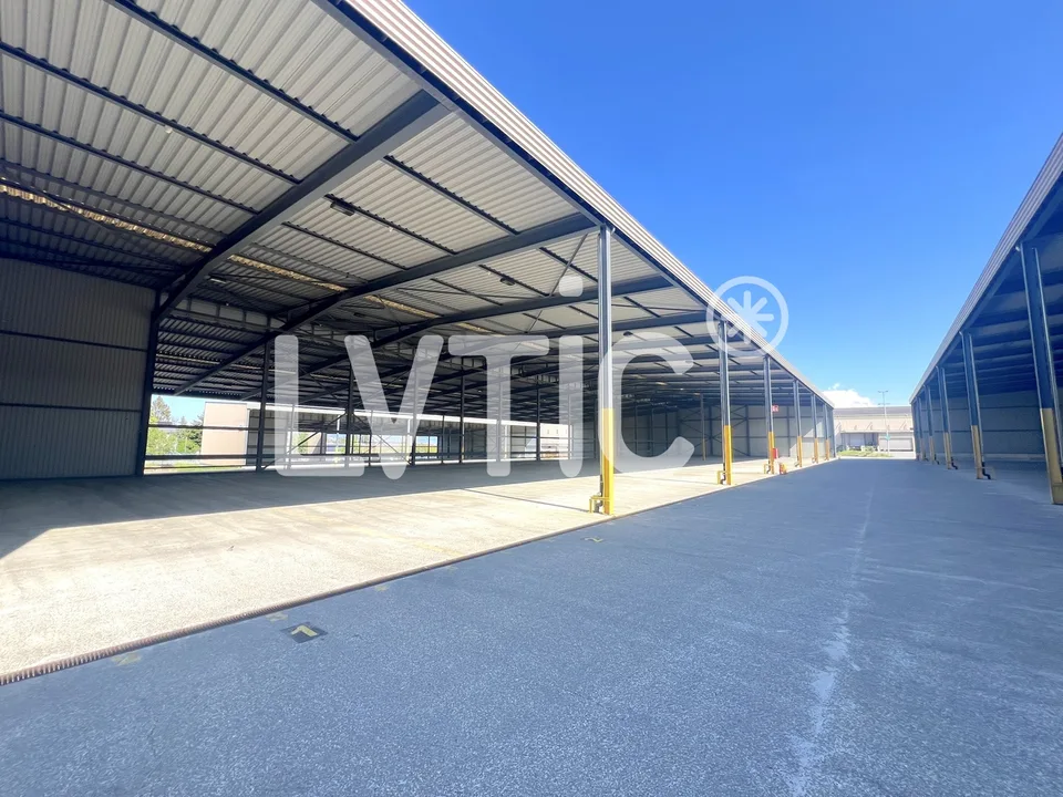 Hallen für Lagerung von 12'000 m2, aufteilbar ab 1000 m2, zu vermieten in St Prex