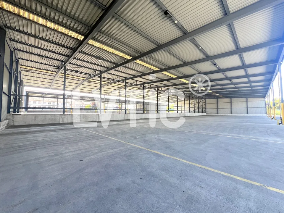 Halles de stockage de 12'000 m2 divisibles dès 1000 m2 à louer à St Prex