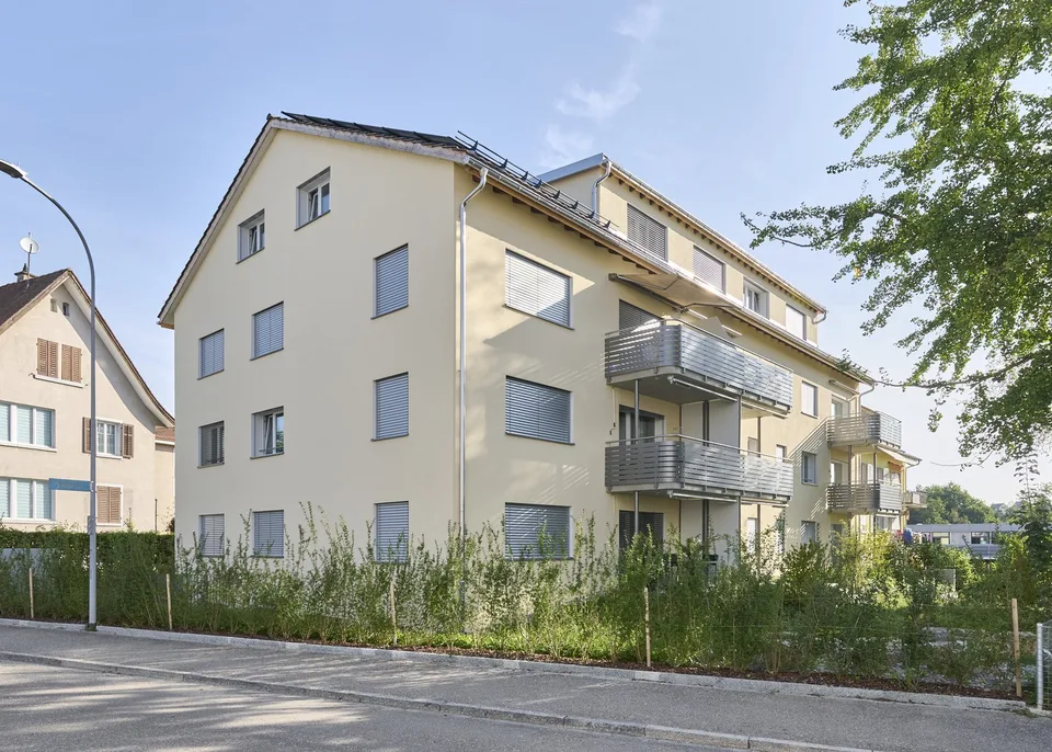 Total sanierte 2 1/2 - Zimmerwohnungen im 2. OG