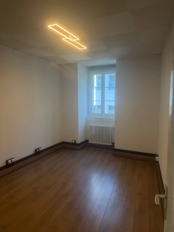 Bureau de 3.0 pièces au 4ème étage