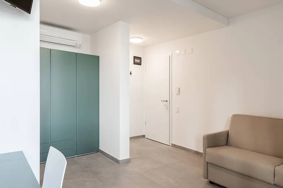Wir vermieten renovierte Einzimmerwohnungen in Muralto