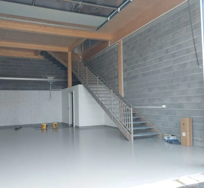 Halle artigianali su due livelli piano terra e piano superiore