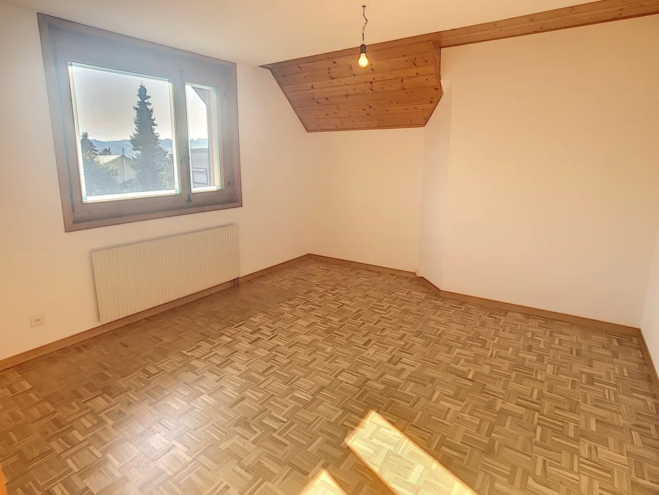 Au coeur de la bourgade d'Oron-la-Ville 5.5 pièces en triplex – photo 7 sur 13