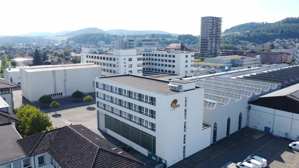 Helles und geräumiges Büro (74.5 m²) im Buss Industriepark Pratteln