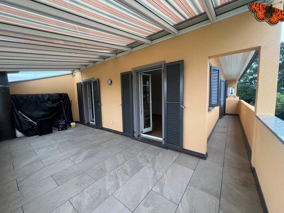 CHARMANTES 2 ½ ZIMMER IN EINEM FAMILIENHAUS VUADENS