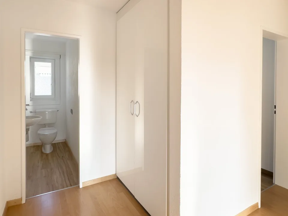 Appartement lumineux et moderne avec vue sur la verdure, idéal pour les personnes qui apprécient la paix et le confort