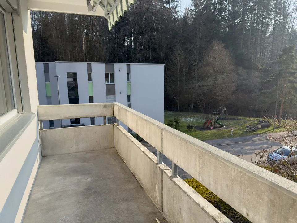Appartement lumineux et moderne avec vue sur la verdure, idéal pour les personnes qui apprécient la paix et le confort