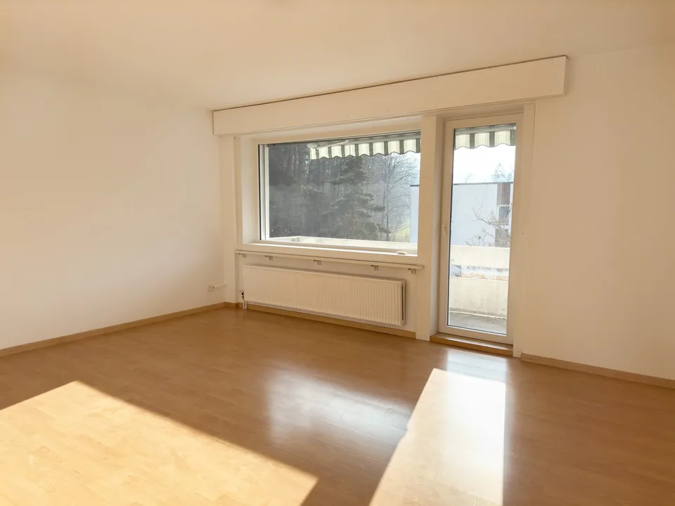 Helle, moderne Wohnung mit Blick ins Grüne  ideal für Menschen, die Ruhe und Komfort schätzen