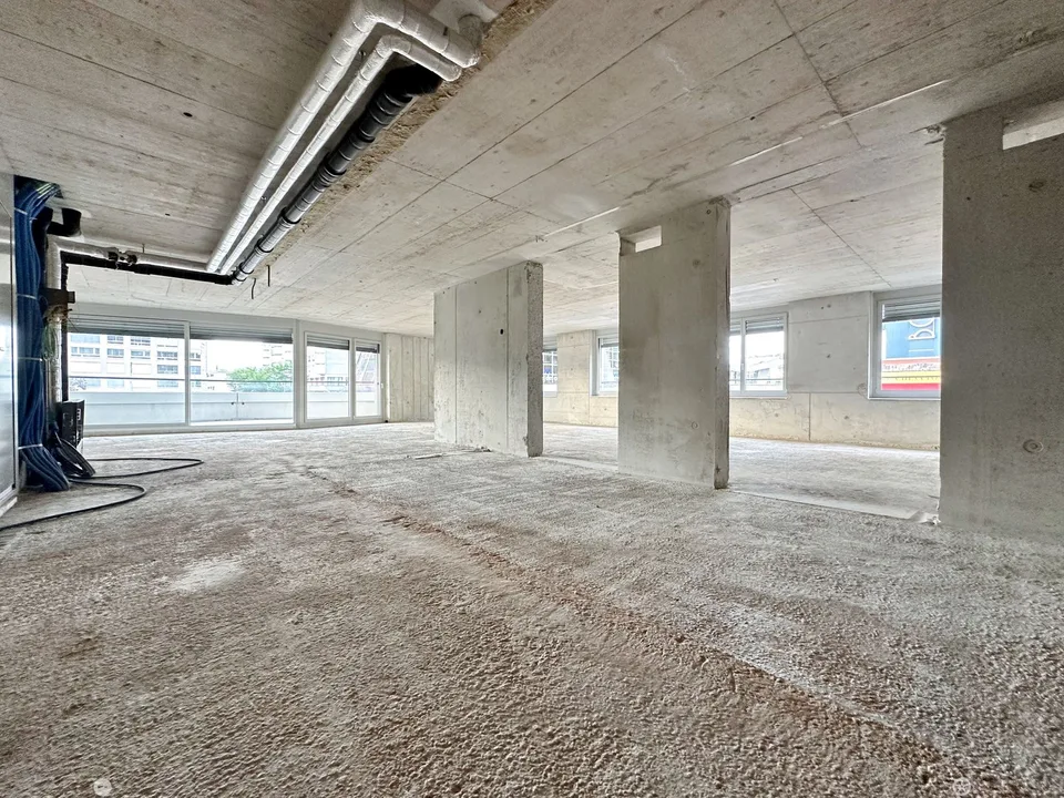An der Esplanade: Bürofläche mit Balkon und Ausblick