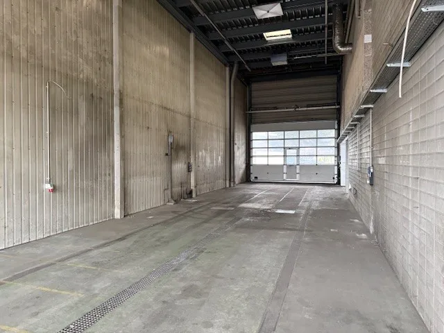 Spazi commerciali / deposito e uffici al piano terra vicino all'autostrada - limitato fino al 31.03.2027