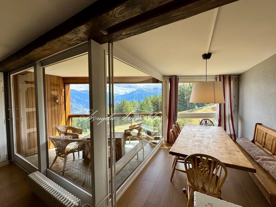 Ampio appartamento di 5 locali con vista spettacolare sulle Alpi a Crans-Montana