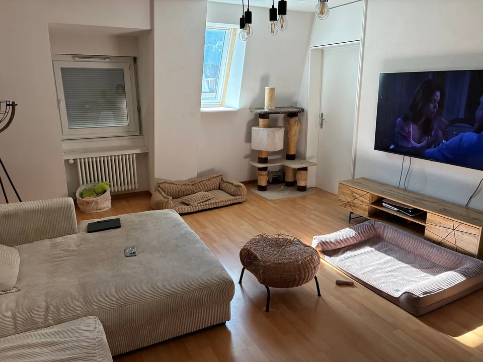 Zu vermieten, eine schöne 2-Zimmer-Wohnung, in einem Altbau, im Herzen von St-Maurice!