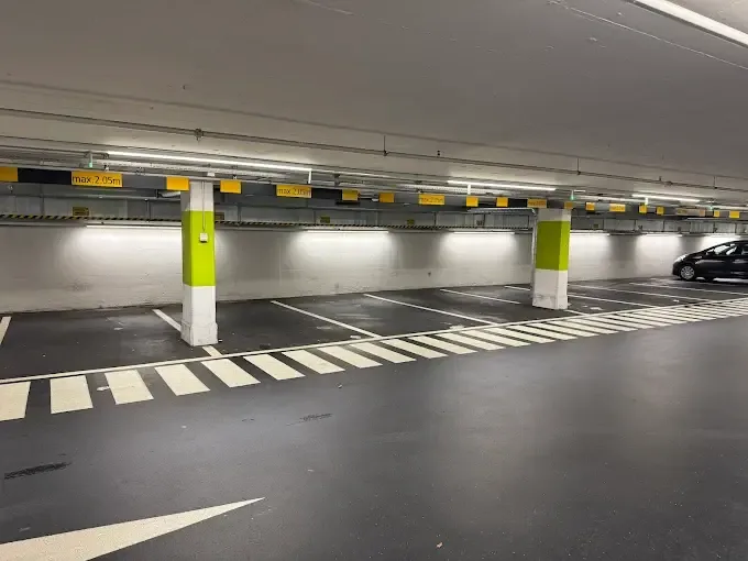 Einstellhallenplatz im Bahnhofparking zu vermieten - Zentral in Aarau!