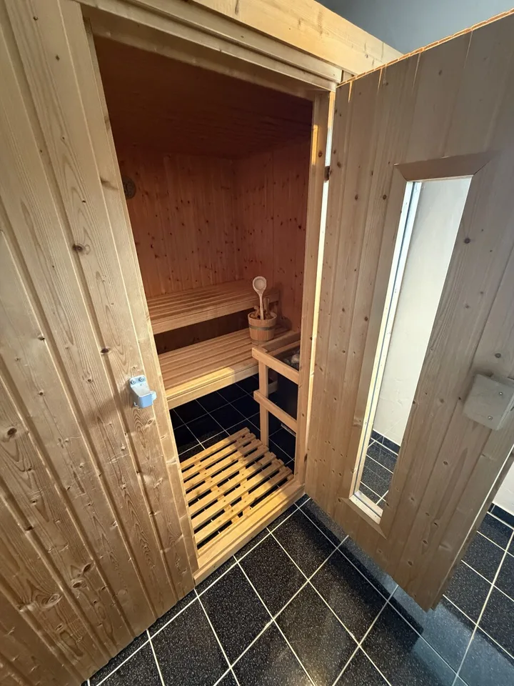 Ampio appartamento di 215 m² con sauna, galleria e grande terrazza – foto 9 di 13