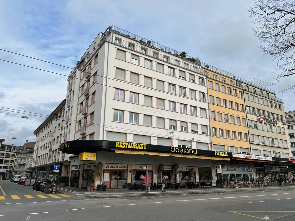 Beste Lage vis-à-vis vom Bahnhof