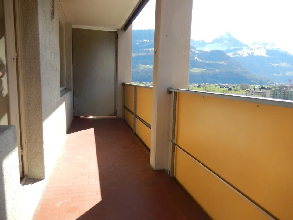 Balcony apartment with magnificent mountain views!