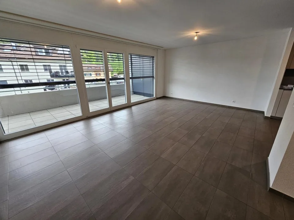 Bello appartamento contemporaneo di 3.5 locali con balcone