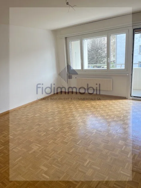 Wohnung mit 3.5 Zimmern im 1. Stock