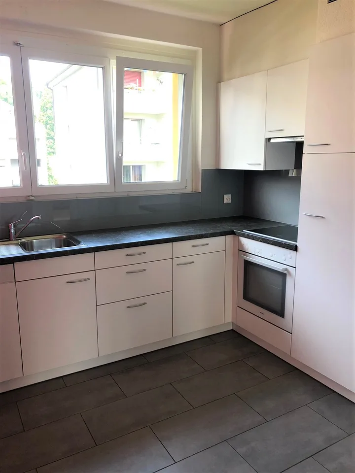 Spacieux appartement de 4 pièces avec balcon à Peseux