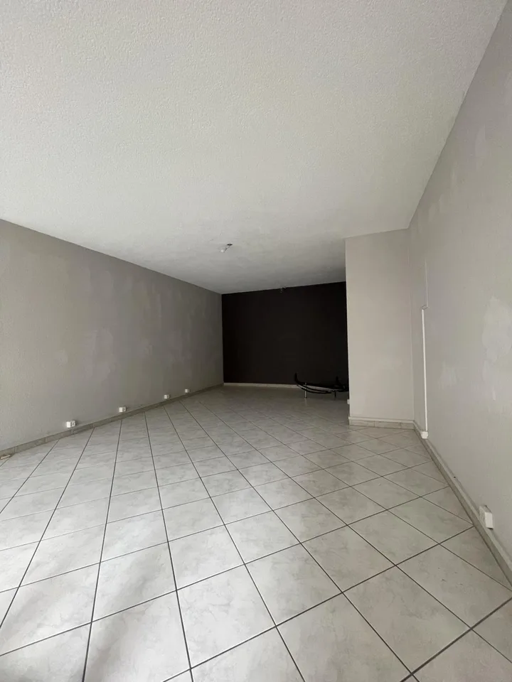 Kommerzielle Arcade ideal gelegen