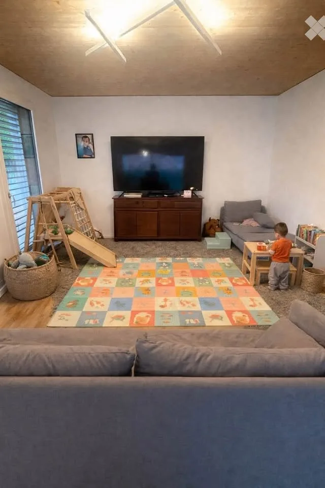 Haus mit 4.5 Zimmern, privatem Garten und großen Parkplätzen