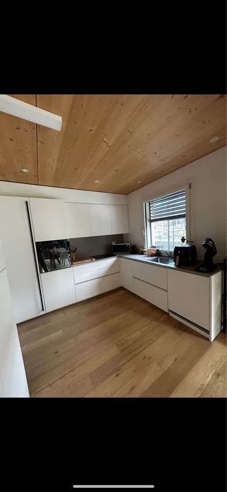 Haus mit 4.5 Zimmern, privatem Garten und großen Parkplätzen