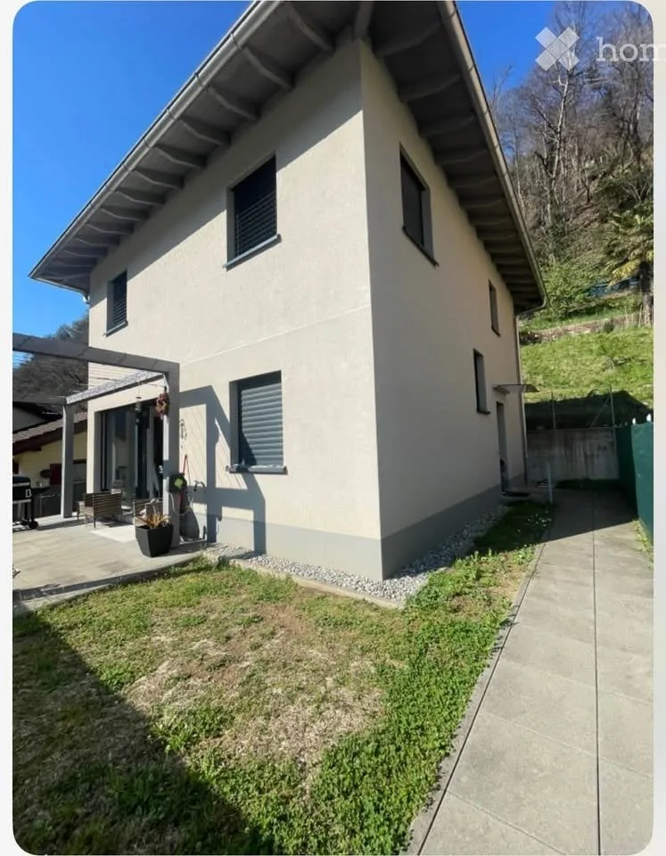 Casa di 4.5 loc con giardino privato e ampi posteggi