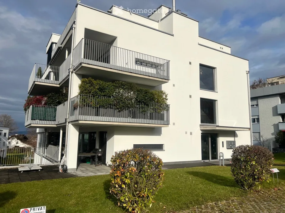 Moderne, exklusive 4.5-Zimmer-Wohnung mit Balkon und Garage in Wilen b. Wollerau