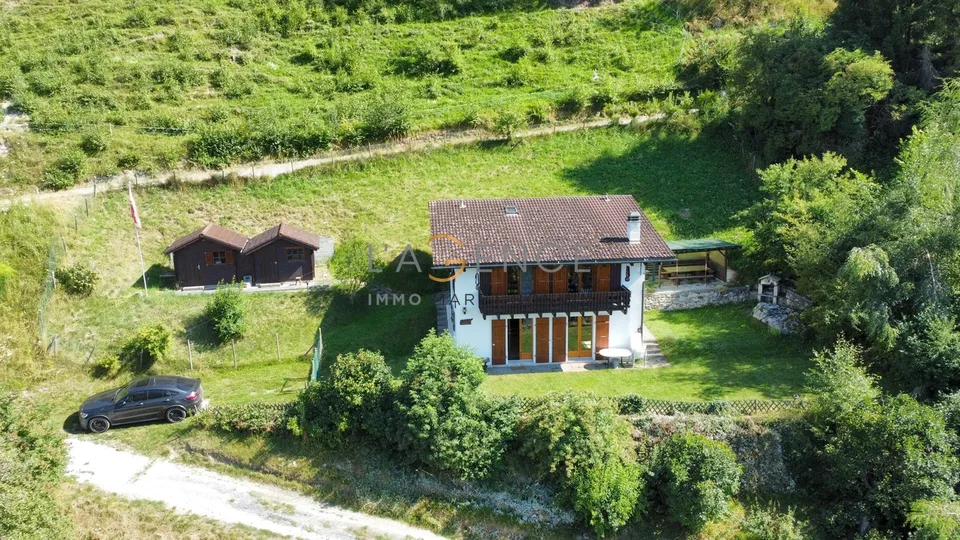CHALET TRADITIONNEL AVEC VUE IMPRENABLE
