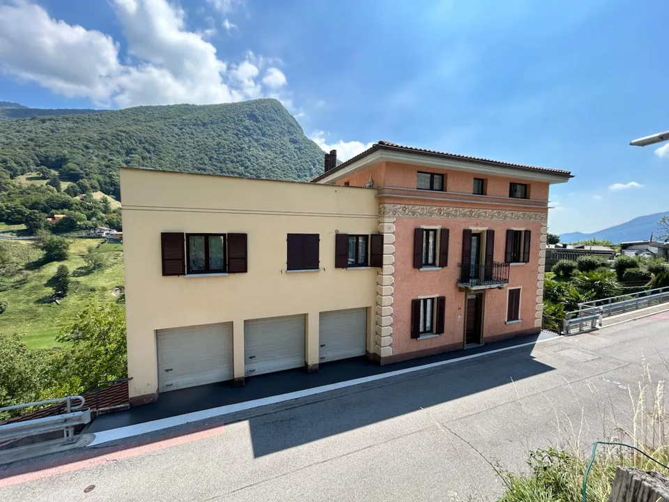AROGNO – POSSIBILE CASA DI VACANZA, MANSARDA IN CASA D’EPOCA RISTRUTTURATA  IT/DE