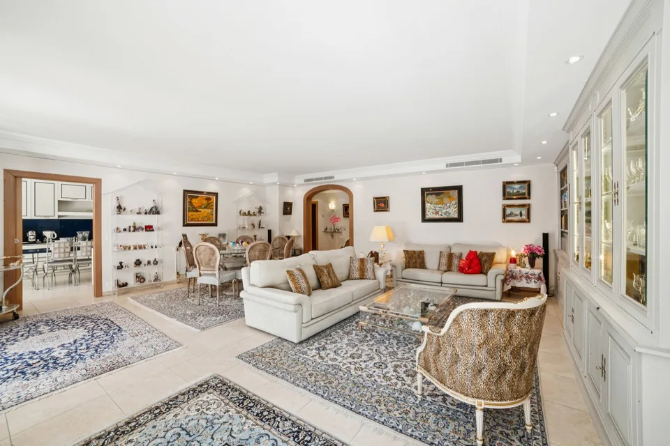 Elegante appartamento di 160 m² nel cuore di Cologny