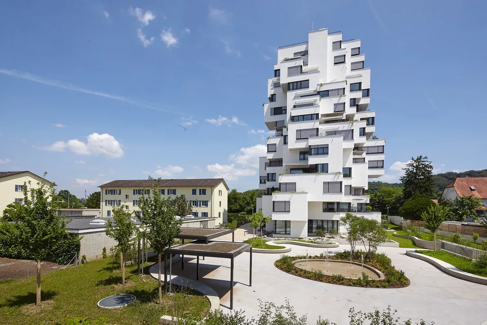 Komfortable Eigentumswohnung mit zwei Einstellplätzen